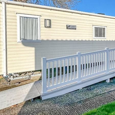 Orchards Holiday Park Newbridge  Exterior photo