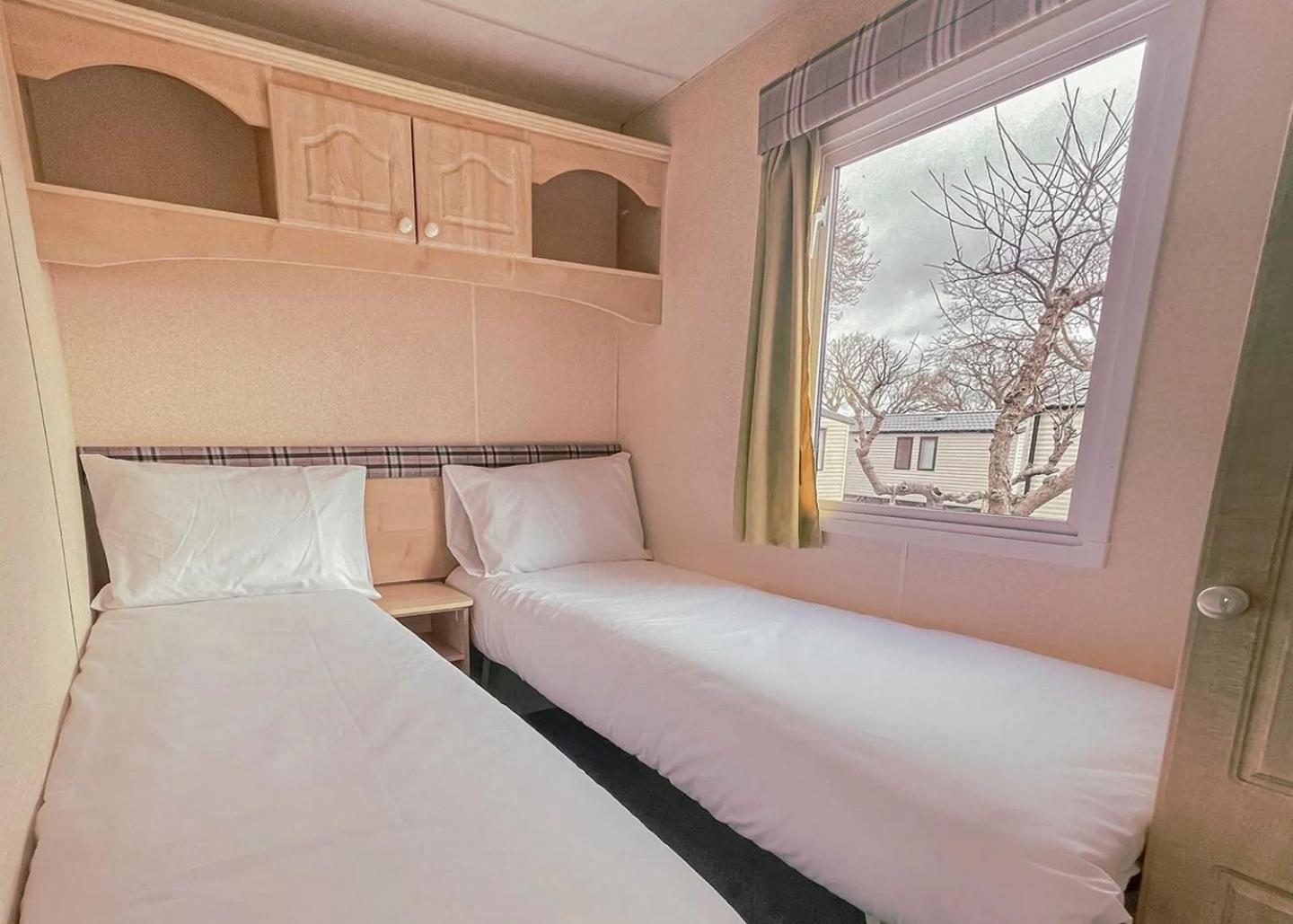 Orchards Holiday Park Newbridge  Room photo