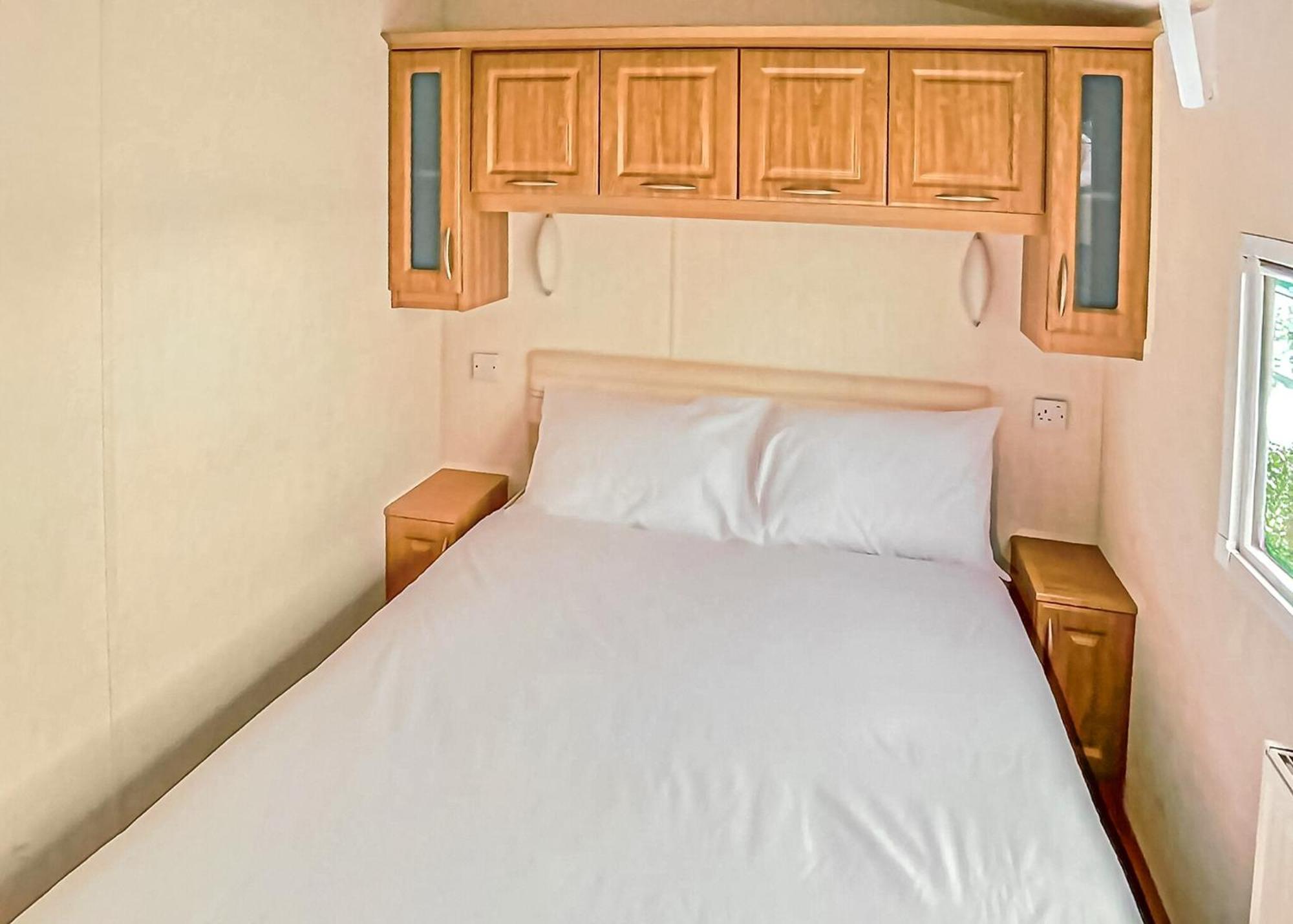 Orchards Holiday Park Newbridge  Room photo