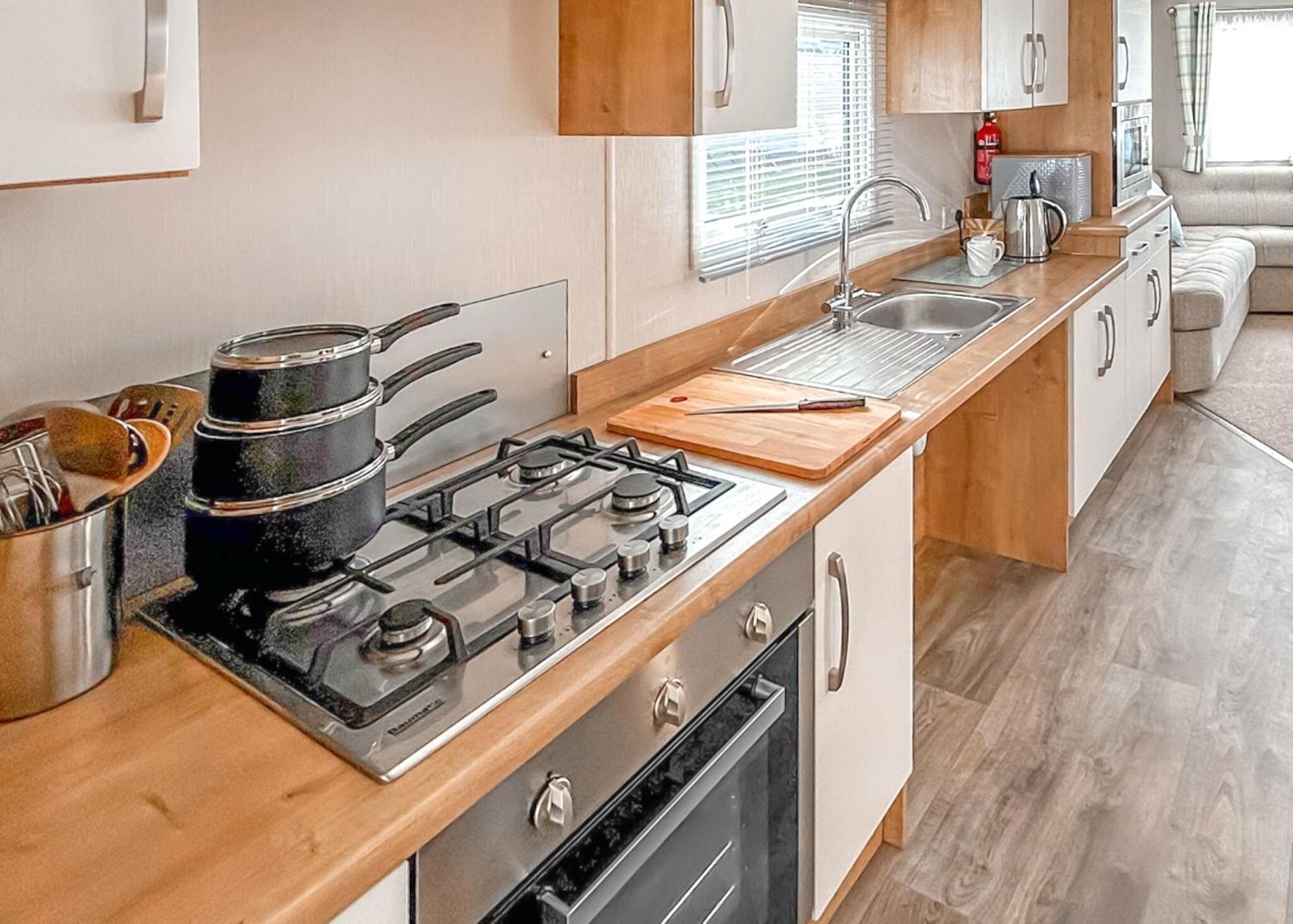 Orchards Holiday Park Newbridge  Room photo
