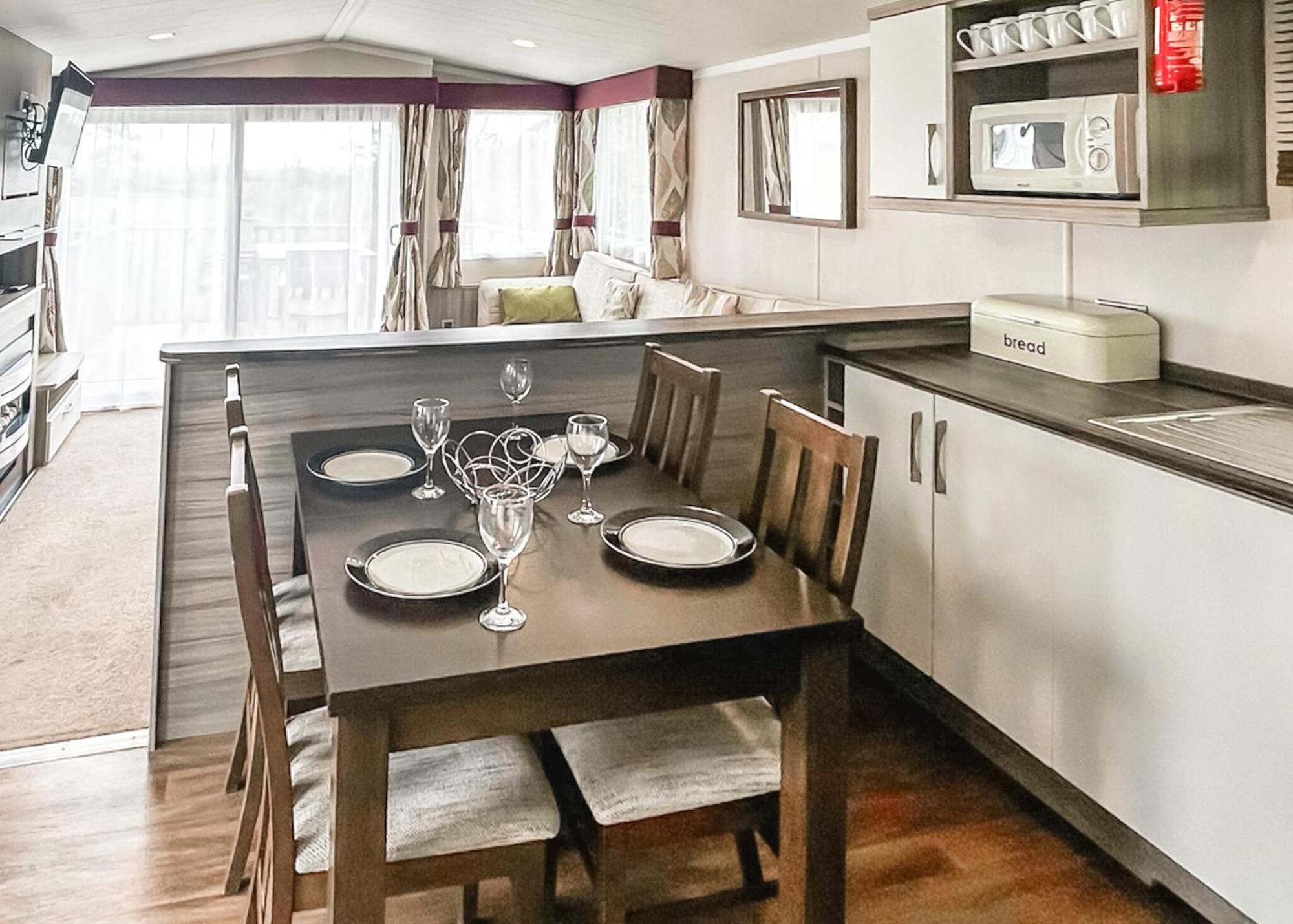 Orchards Holiday Park Newbridge  Room photo