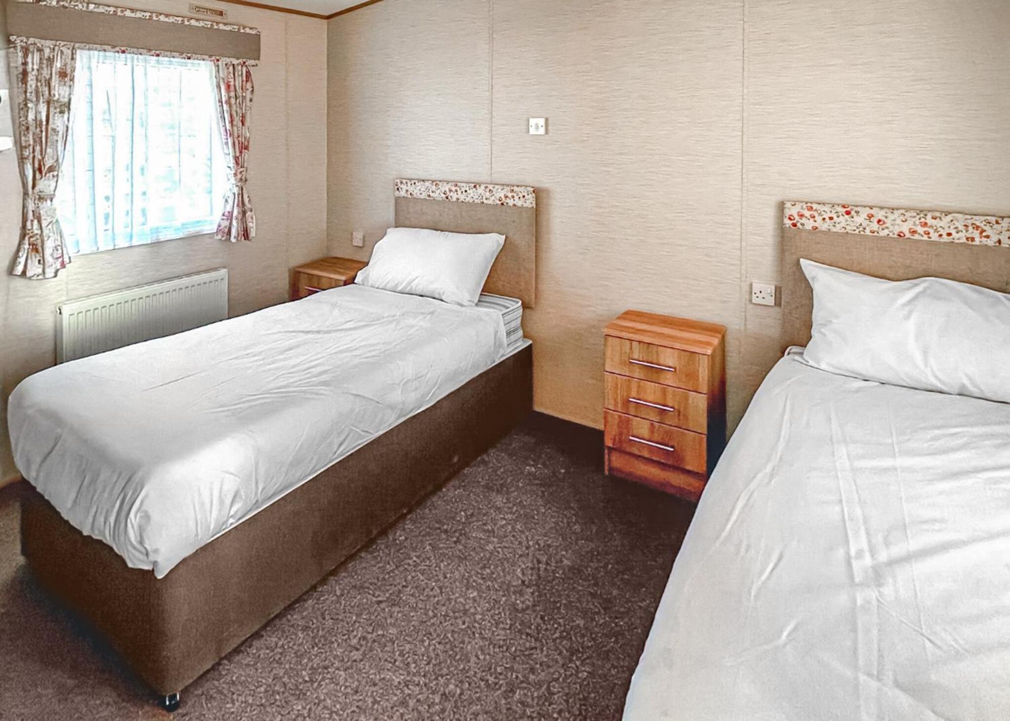 Orchards Holiday Park Newbridge  Room photo