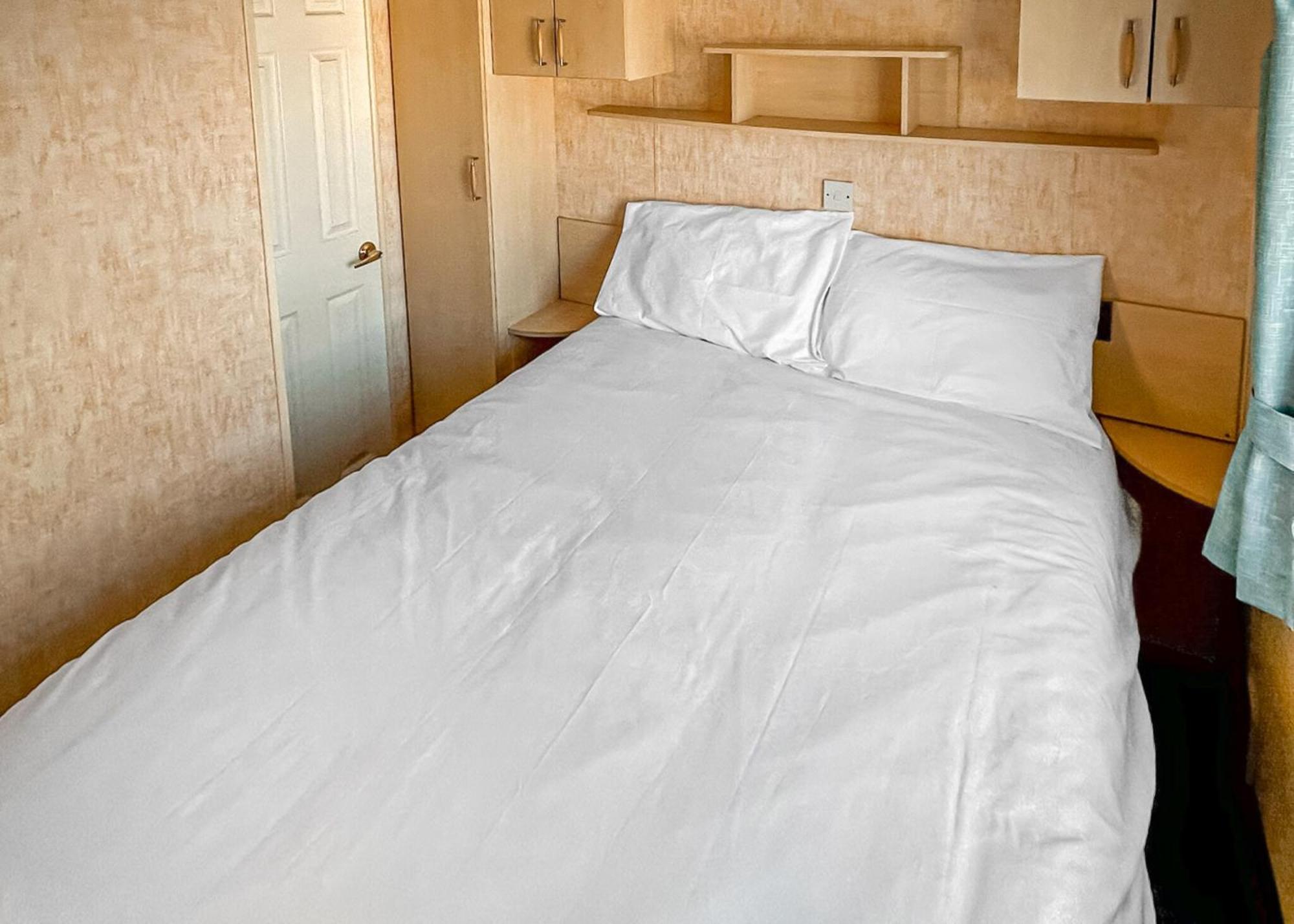 Orchards Holiday Park Newbridge  Room photo