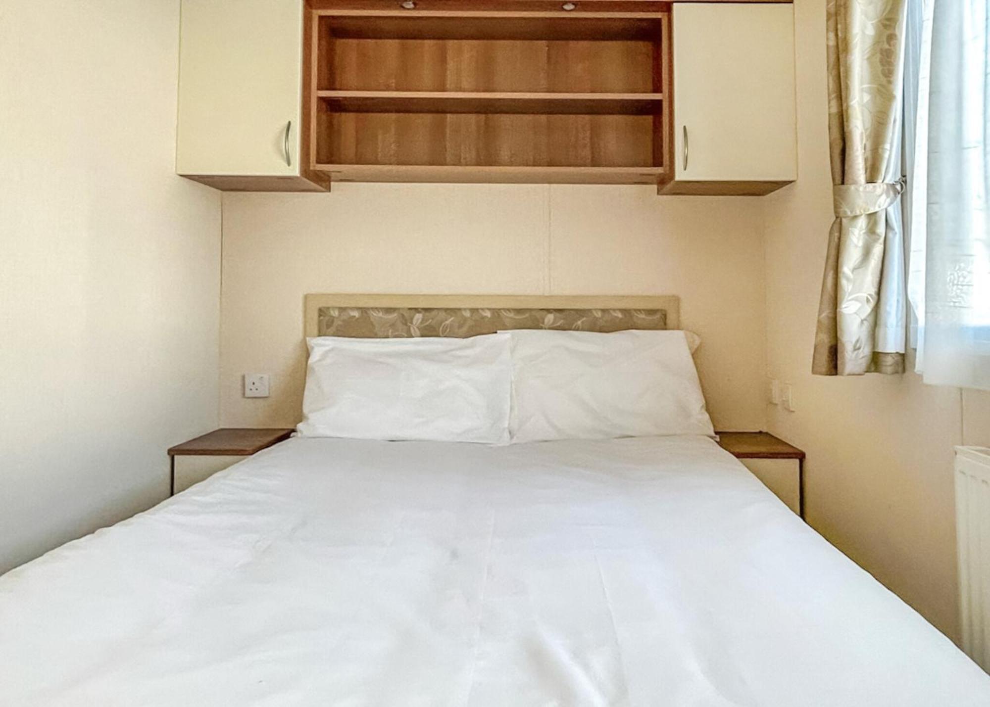 Orchards Holiday Park Newbridge  Room photo