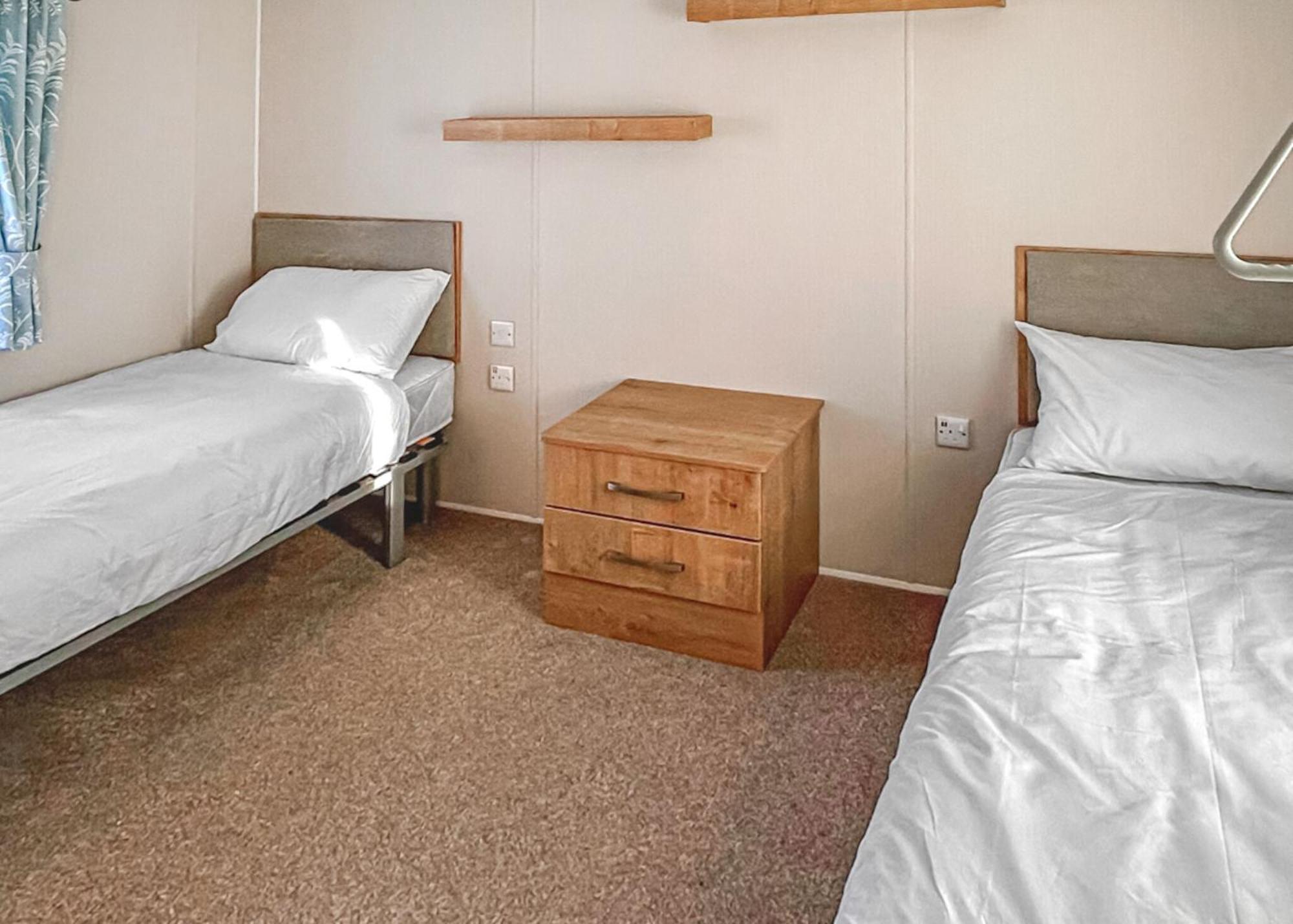 Orchards Holiday Park Newbridge  Room photo