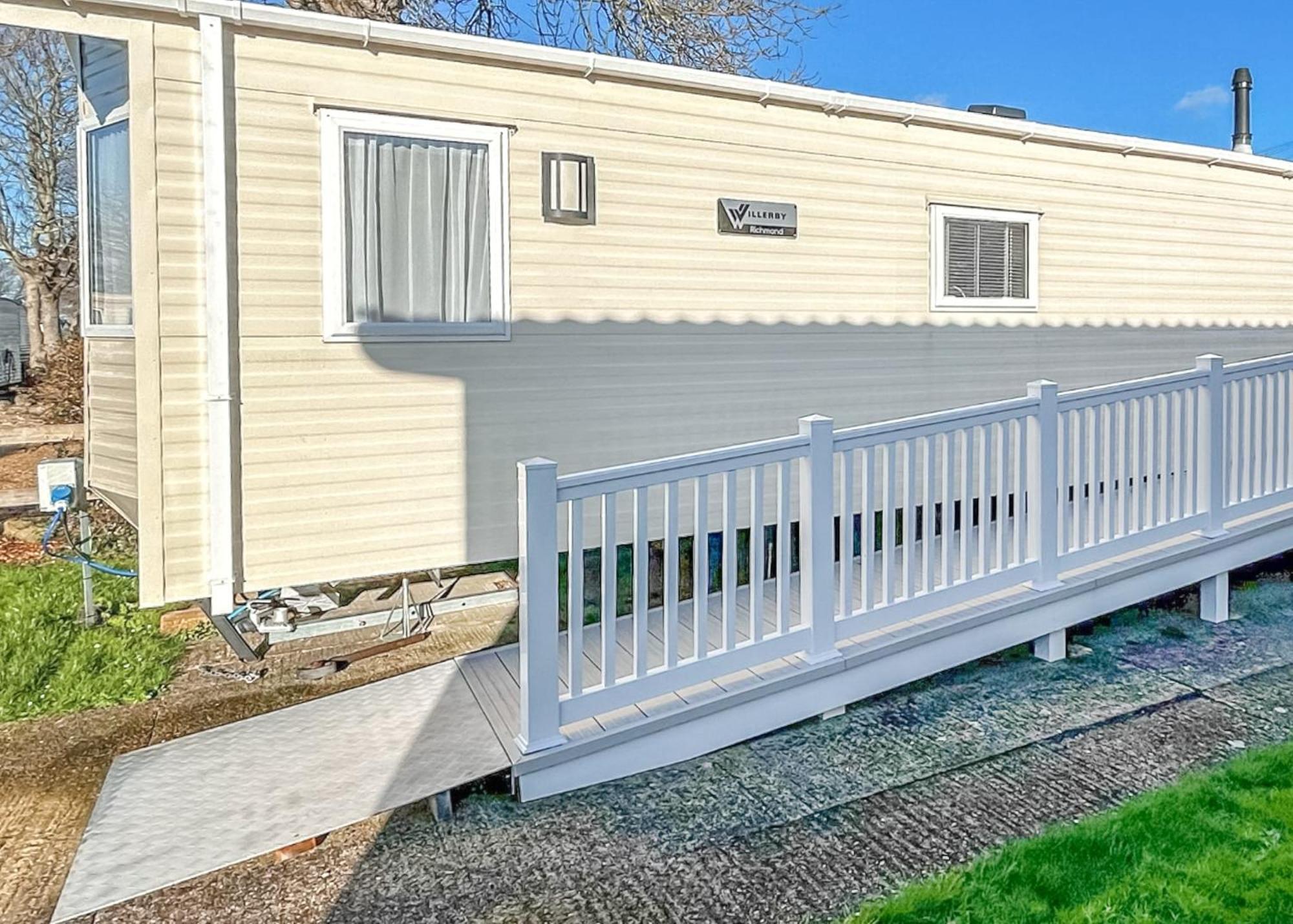 Orchards Holiday Park Newbridge  Exterior photo